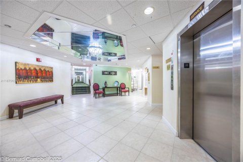 Condo in Pembroke Pines, Florida, 3 bedrooms  № 1924385 - photo 29