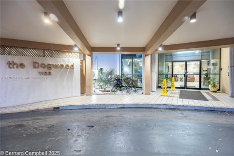 Condo in Pembroke Pines, Florida, 3 bedrooms  № 1924385 - photo 25