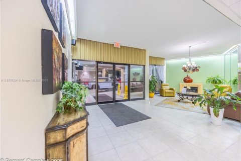 Condo in Pembroke Pines, Florida, 3 bedrooms  № 1924385 - photo 26