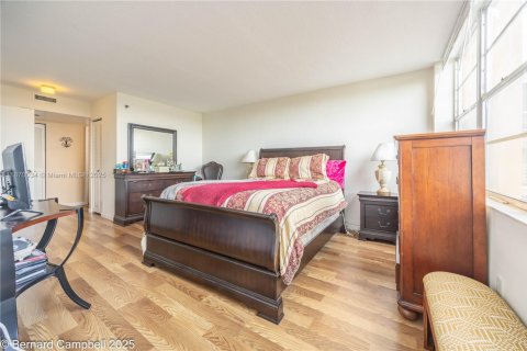 Condo in Pembroke Pines, Florida, 3 bedrooms  № 1924385 - photo 17