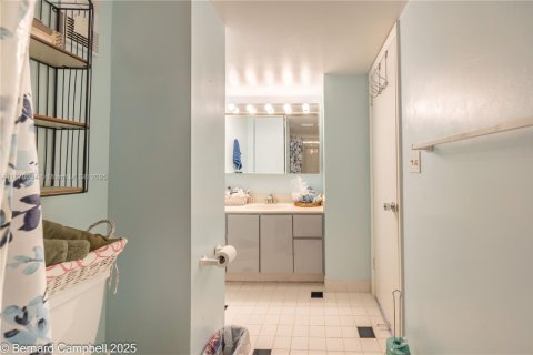 Condo in Pembroke Pines, Florida, 3 bedrooms  № 1924385 - photo 14
