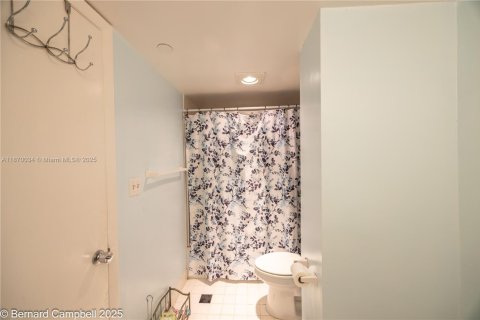 Condo in Pembroke Pines, Florida, 3 bedrooms  № 1924385 - photo 15