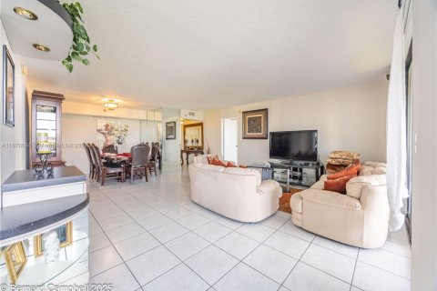 Condo in Pembroke Pines, Florida, 3 bedrooms  № 1924385 - photo 7