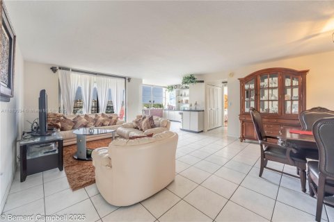 Condo in Pembroke Pines, Florida, 3 bedrooms  № 1924385 - photo 5