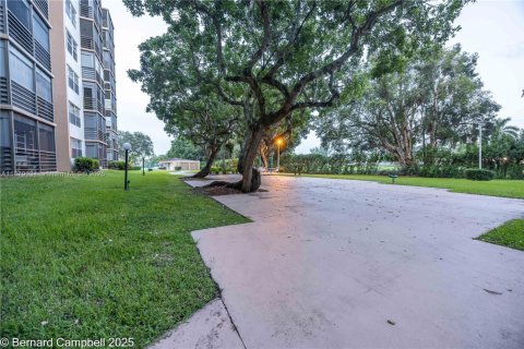 Condo in Pembroke Pines, Florida, 3 bedrooms  № 1924385 - photo 30