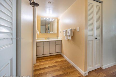 Condo in Pembroke Pines, Florida, 3 bedrooms  № 1924385 - photo 19