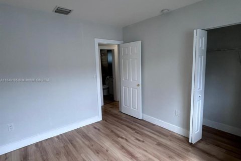 Commercial property in Miami, Florida 184.69 sq.m. № 1698003 - photo 5