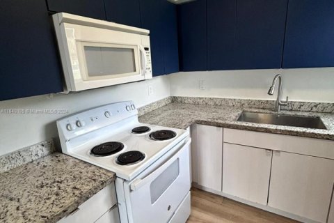 Commercial property in Miami, Florida 184.69 sq.m. № 1698003 - photo 13