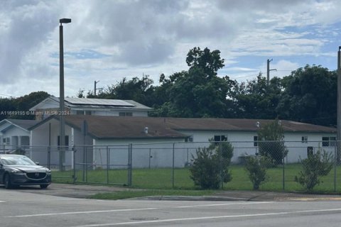 Commercial property in Miami, Florida 184.69 sq.m. № 1698003 - photo 1