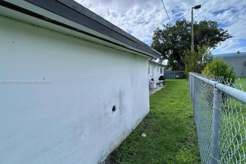Commercial property in Miami, Florida 184.69 sq.m. № 1698003 - photo 19