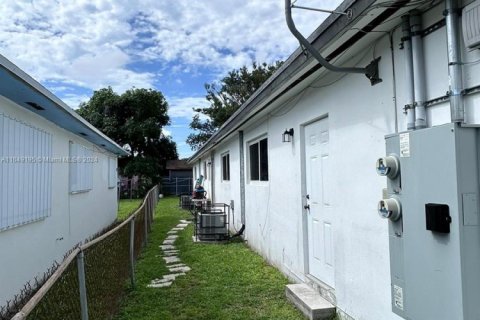 Commercial property in Miami, Florida 184.69 sq.m. № 1698003 - photo 18