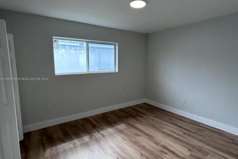 Commercial property in Miami, Florida 184.69 sq.m. № 1698003 - photo 10