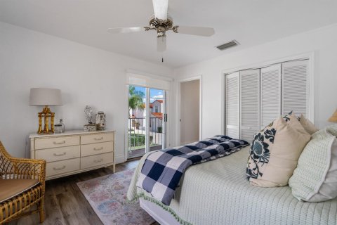 House in Vero Beach, Florida 2 bedrooms, 146.88 sq.m. № 2146203 - photo 28