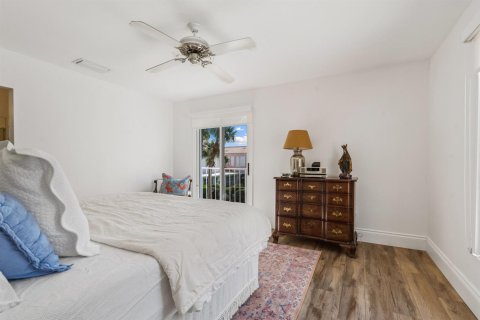 House in Vero Beach, Florida 2 bedrooms, 146.88 sq.m. № 2146203 - photo 23