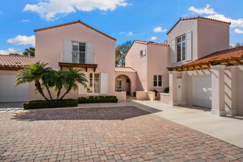House in Vero Beach, Florida 2 bedrooms, 146.88 sq.m. № 2146203 - photo 3