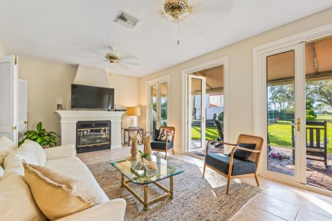 House in Vero Beach, Florida 2 bedrooms, 146.88 sq.m. № 2146203 - photo 14