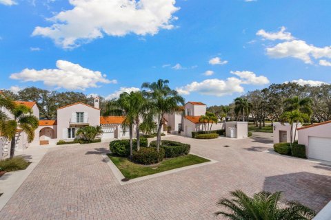 House in Vero Beach, Florida 2 bedrooms, 146.88 sq.m. № 2146203 - photo 29