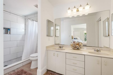 House in Vero Beach, Florida 2 bedrooms, 146.88 sq.m. № 2146203 - photo 26