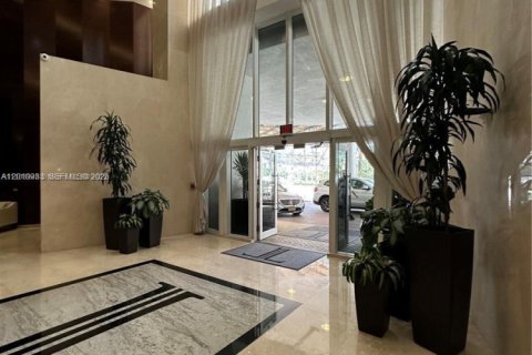 Copropriété à louer à Sunny Isles Beach, Floride: 3 chambres, 183.39 m2 № 2076679 - photo 10