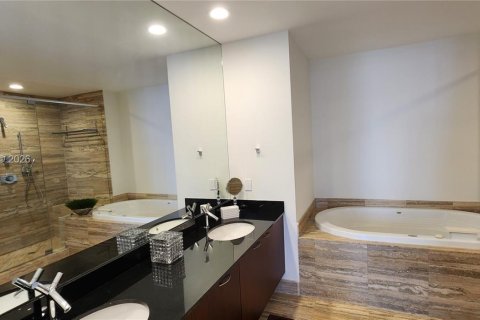 Copropriété à louer à Sunny Isles Beach, Floride: 3 chambres, 183.39 m2 № 2076679 - photo 18