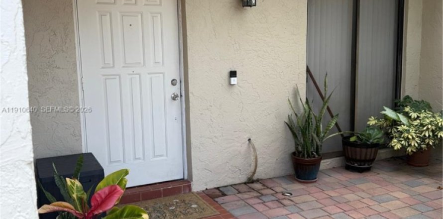 Таунхаус в Майами-Лейкс, Флорида 3 спальни, 146.97м2 № 1995771