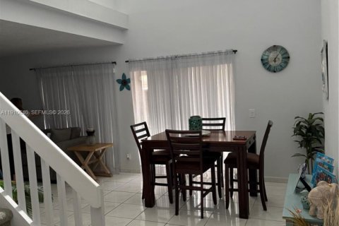 Купить таунхаус в Майами-Лейкс, Флорида 3 спальни, 146.97м2, № 1995771 - фото 4