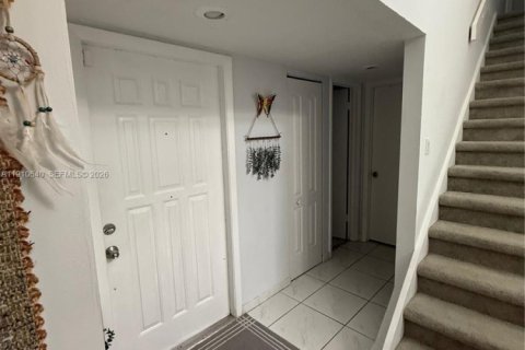 Купить таунхаус в Майами-Лейкс, Флорида 3 спальни, 146.97м2, № 1995771 - фото 2