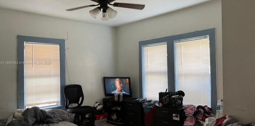House in West Palm Beach, Florida 4 bedrooms, 137.87 sq.m. № 1930853