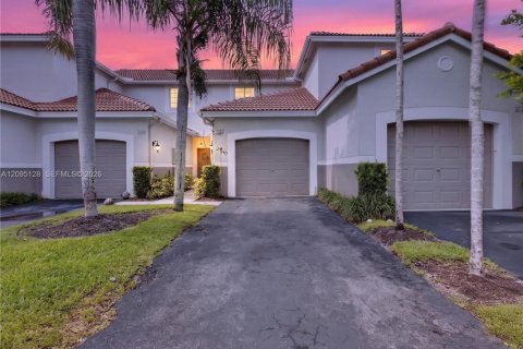 Townhouse in Weston, Florida 2 bedrooms, 90.95 sq.m. № 2392091