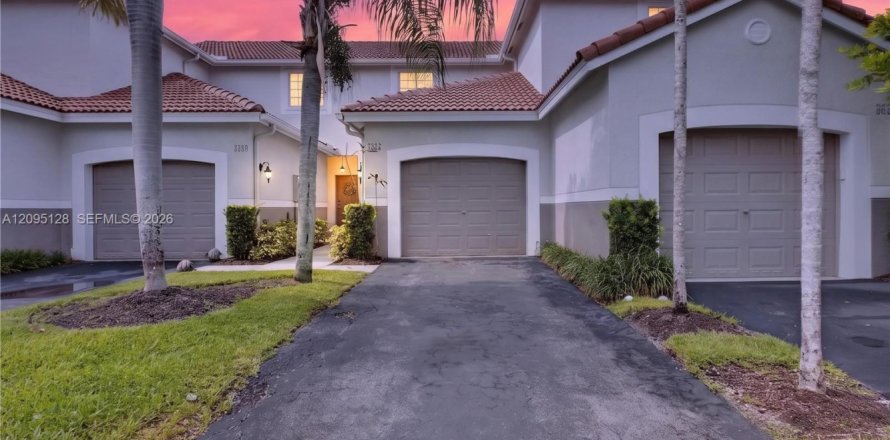 Townhouse in Weston, Florida 2 bedrooms, 90.95 sq.m. № 2392091