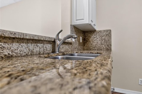 Townhouse in Weston, Florida 2 bedrooms, 90.95 sq.m. № 2392091 - photo 18