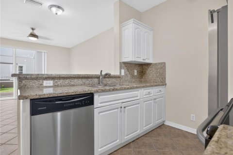Townhouse in Weston, Florida 2 bedrooms, 90.95 sq.m. № 2392091 - photo 8