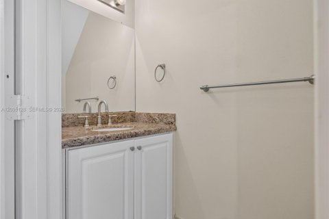 Townhouse in Weston, Florida 2 bedrooms, 90.95 sq.m. № 2392091 - photo 17