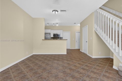 Townhouse in Weston, Florida 2 bedrooms, 90.95 sq.m. № 2392091 - photo 14