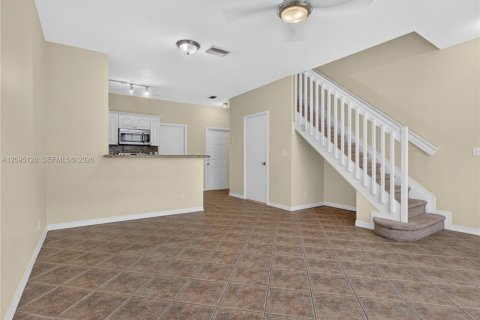 Townhouse in Weston, Florida 2 bedrooms, 90.95 sq.m. № 2392091 - photo 13