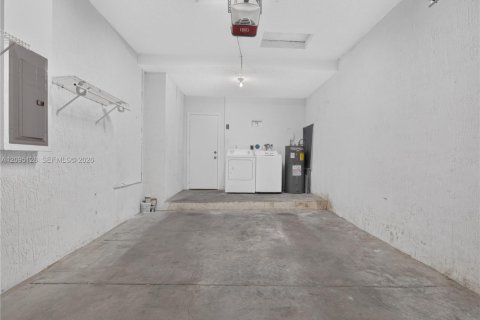 Townhouse in Weston, Florida 2 bedrooms, 90.95 sq.m. № 2392091 - photo 21