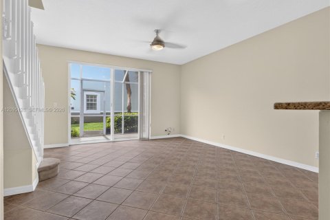 Townhouse in Weston, Florida 2 bedrooms, 90.95 sq.m. № 2392091 - photo 9