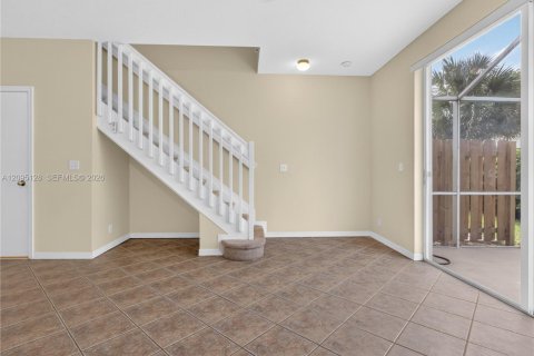 Townhouse in Weston, Florida 2 bedrooms, 90.95 sq.m. № 2392091 - photo 12