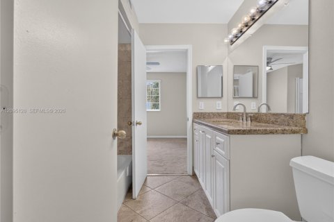 Townhouse in Weston, Florida 2 bedrooms, 90.95 sq.m. № 2392091 - photo 29
