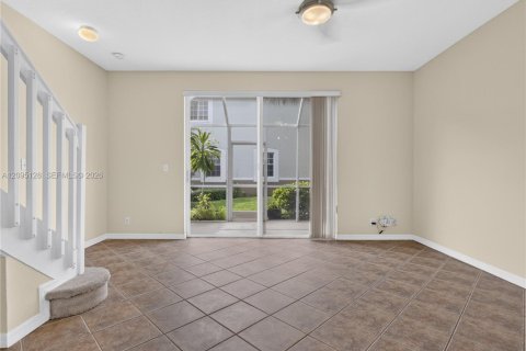 Townhouse in Weston, Florida 2 bedrooms, 90.95 sq.m. № 2392091 - photo 10
