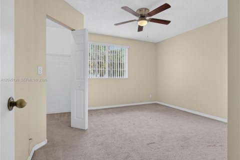 Townhouse in Weston, Florida 2 bedrooms, 90.95 sq.m. № 2392091 - photo 22