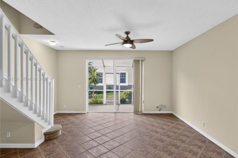 Townhouse in Weston, Florida 2 bedrooms, 90.95 sq.m. № 2392091 - photo 6