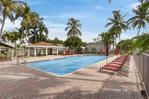 Townhouse in Weston, Florida 2 bedrooms, 90.95 sq.m. № 2392091 - photo 3