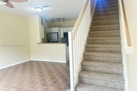 Townhouse in Weston, Florida 2 bedrooms, 90.95 sq.m. № 2392091 - photo 19