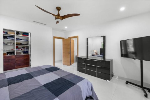 House in Miami, Florida 3 bedrooms, 170.57 sq.m. № 1946598 - photo 19