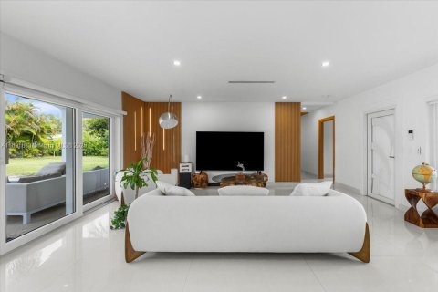 House in Miami, Florida 3 bedrooms, 170.57 sq.m. № 1946598 - photo 8