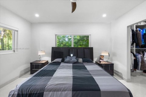 House in Miami, Florida 3 bedrooms, 170.57 sq.m. № 1946598 - photo 18