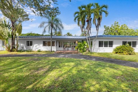House in Miami, Florida 3 bedrooms, 170.57 sq.m. № 1946598 - photo 1