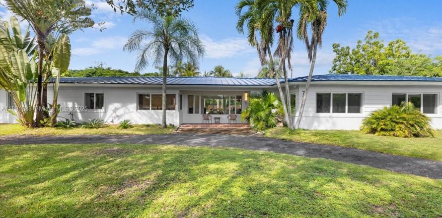 House in Miami, Florida 3 bedrooms, 170.57 sq.m. № 1946598