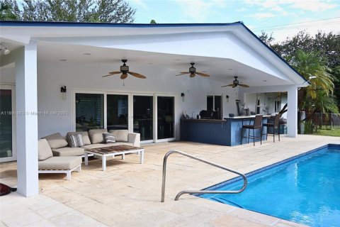 House in Miami, Florida 3 bedrooms, 170.57 sq.m. № 1946598 - photo 30